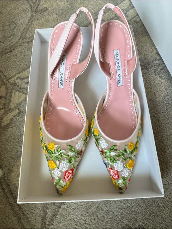 Manolo Blahnik Shoes - Manolo Blahnik Jardoline Pink Embroidered Floral Slingback Pumps